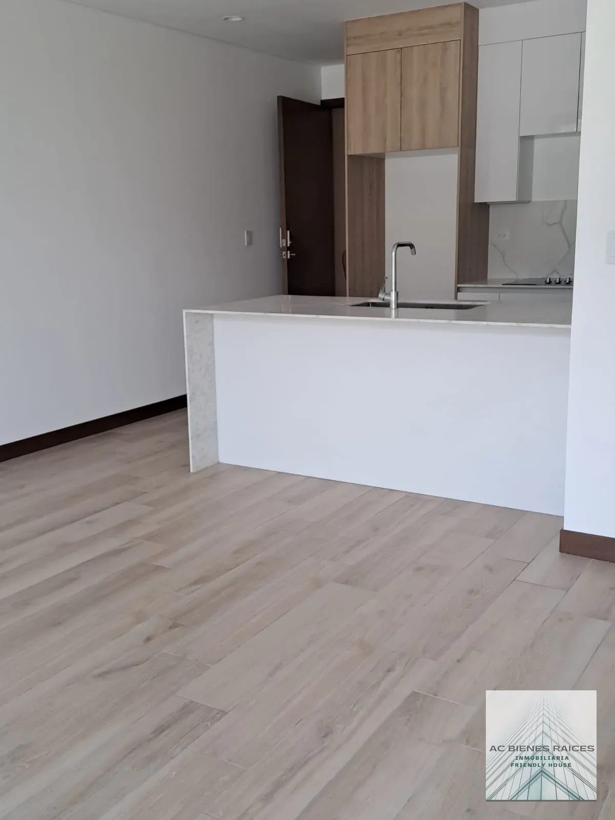 Ferre 10 Renta — Apartamento en Alquiler en Ferré Diez, Zona 10, Guatemala, Ciudad — foto 2 de 17