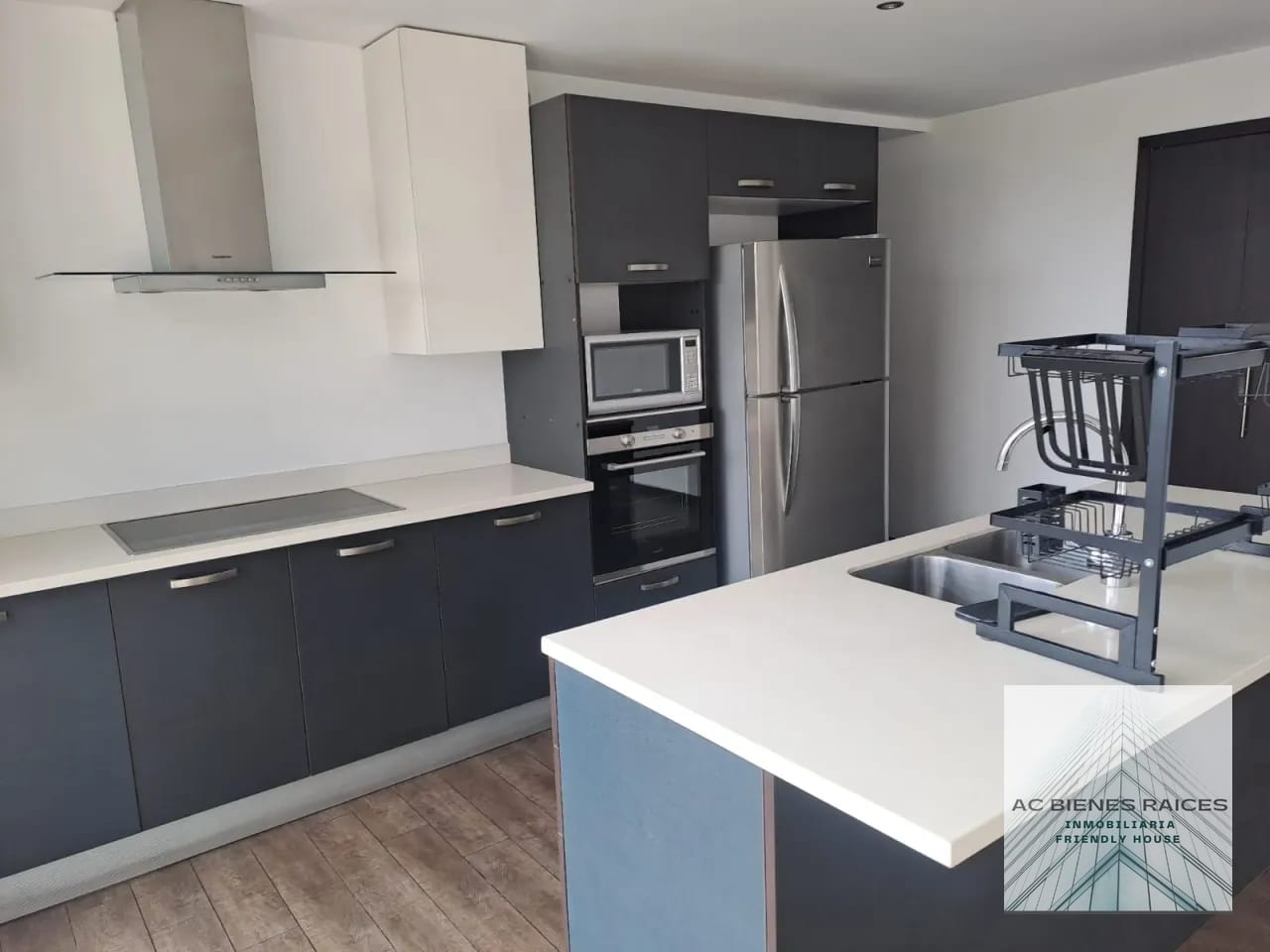 Renta apto 2 habitación en pleno corazón de zona viva zona 10 — Apartamento en Alquiler en Urbana, Zona 10, Guatemala, Ciudad — foto 3 de 12