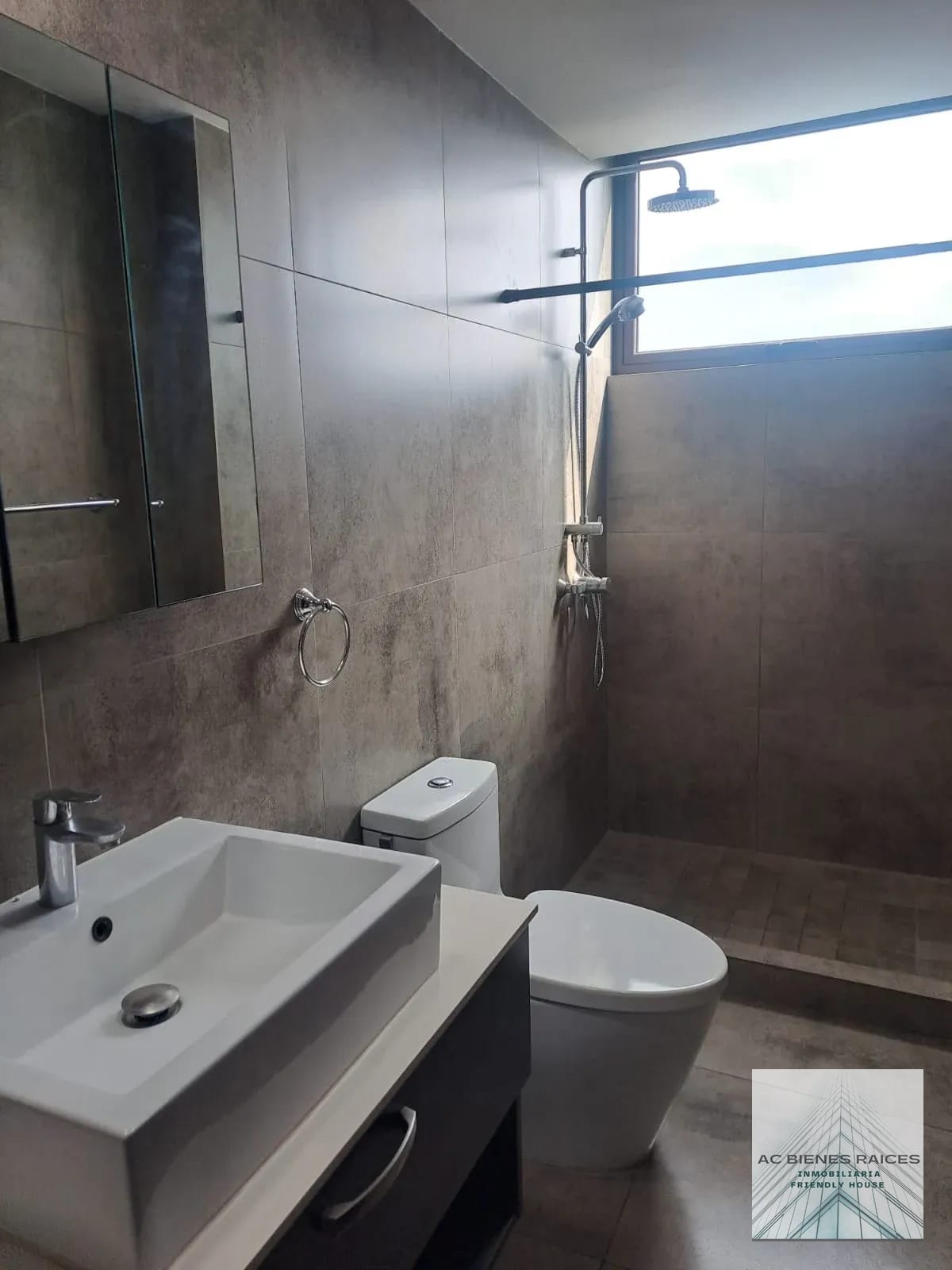 Renta apto 2 habitación en pleno corazón de zona viva zona 10 — Apartamento en Alquiler en Urbana, Zona 10, Guatemala, Ciudad — foto 9 de 12