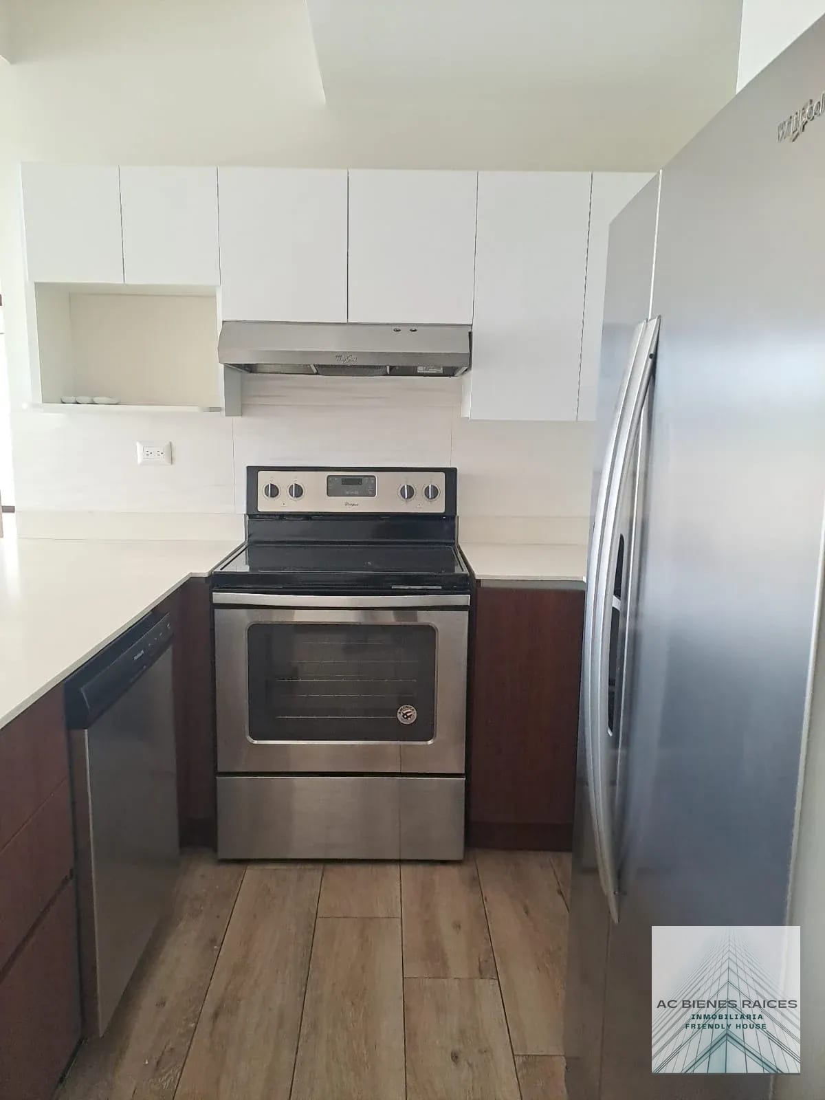 Renta apto VH2 con amplio balcón — Apartamento en Alquiler en Zona 15, Guatemala, Ciudad — foto 3 de 16