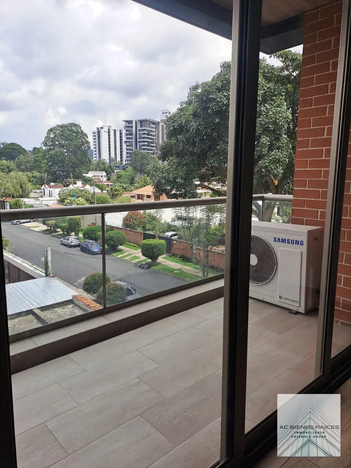 Renta apto VH2 con amplio balcón — Apartamento en Alquiler en Zona 15, Guatemala, Ciudad — foto 4 de 16