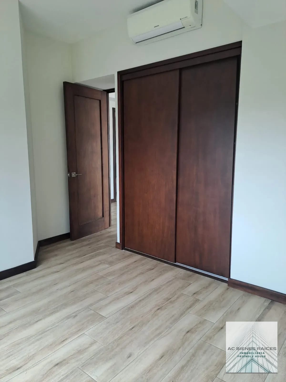 Renta apto VH2 con amplio balcón — Apartamento en Alquiler en Zona 15, Guatemala, Ciudad — foto 9 de 16