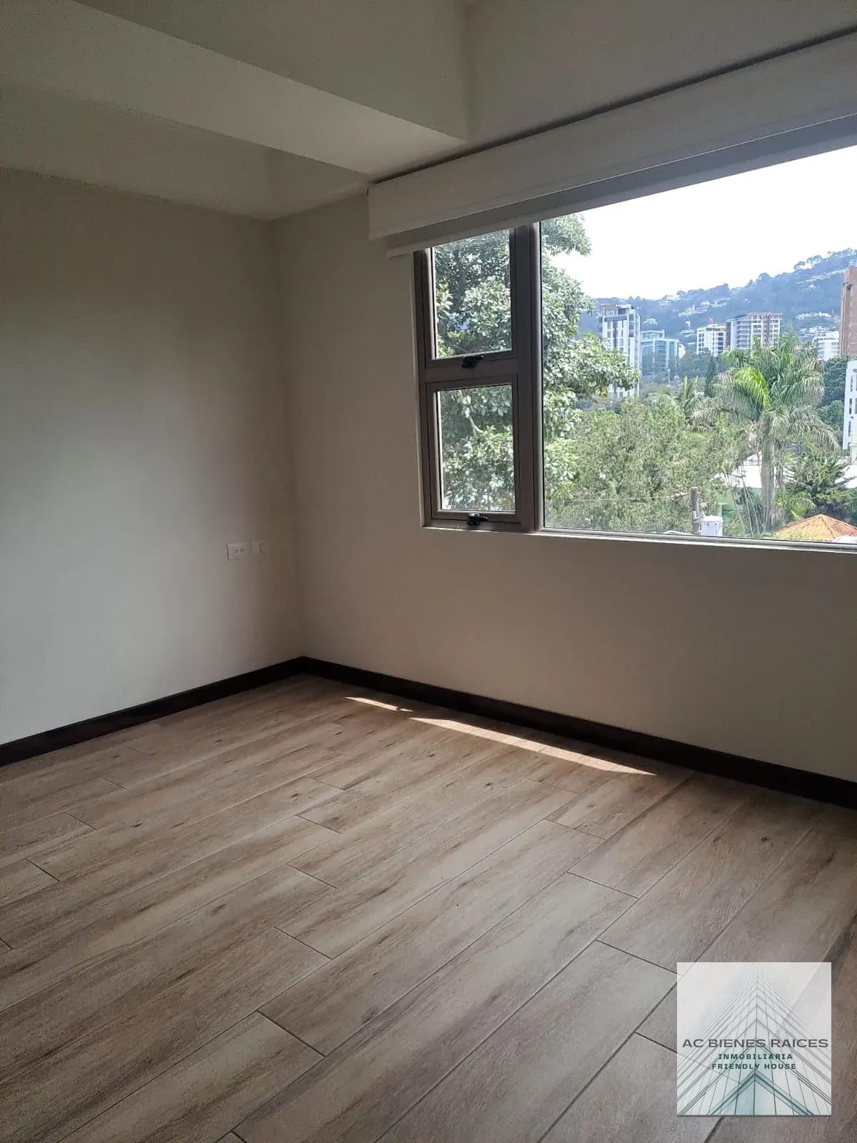 Renta apto VH2 con amplio balcón — Apartamento en Alquiler en Zona 15, Guatemala, Ciudad — foto 10 de 16