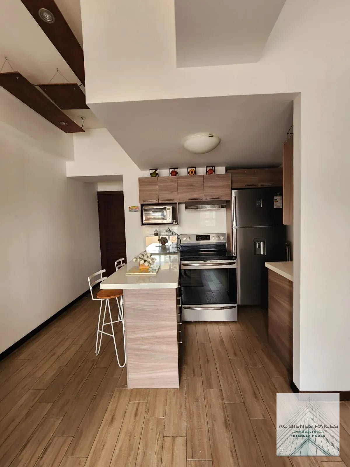 Renta amueblado zona 13 — Apartamento en Alquiler en Casa Americas, Zona 13, Guatemala, Ciudad — foto 4 de 13
