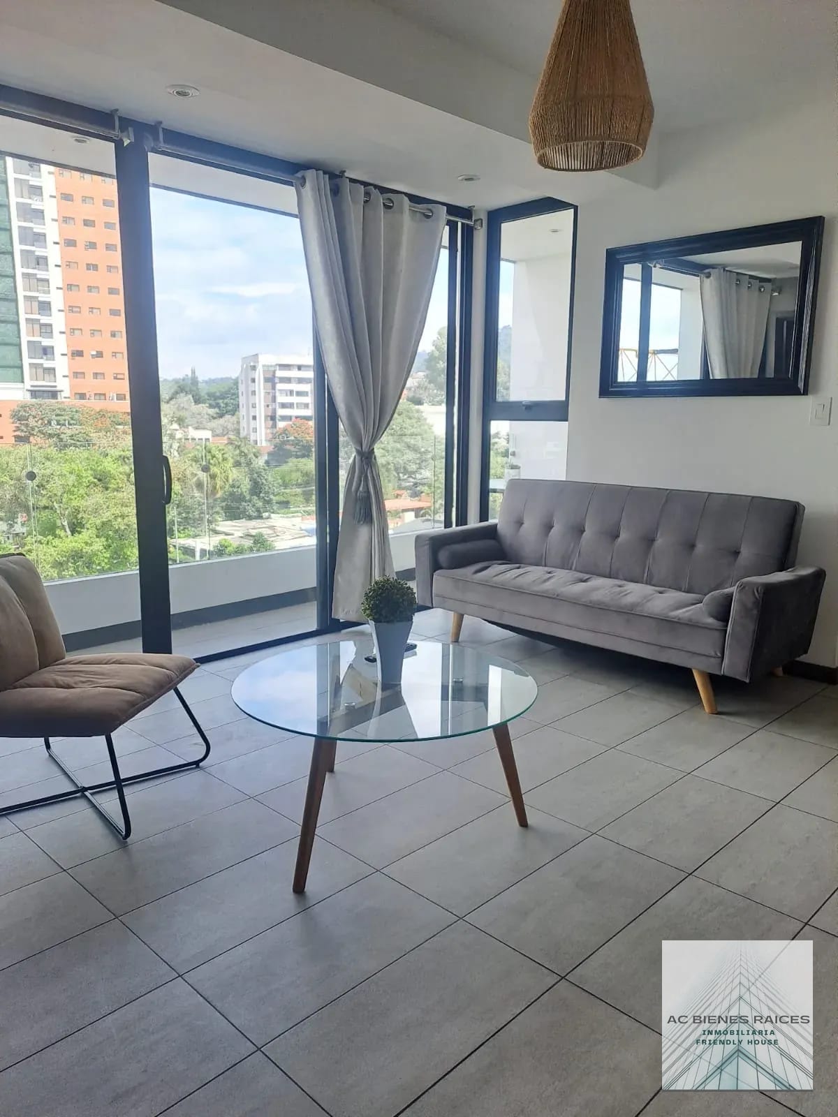 Venta o renta apto amueblado zona 15 dentro de garita — Apartamento en Venta en Zona 15, Guatemala, Ciudad — foto 1 de 14
