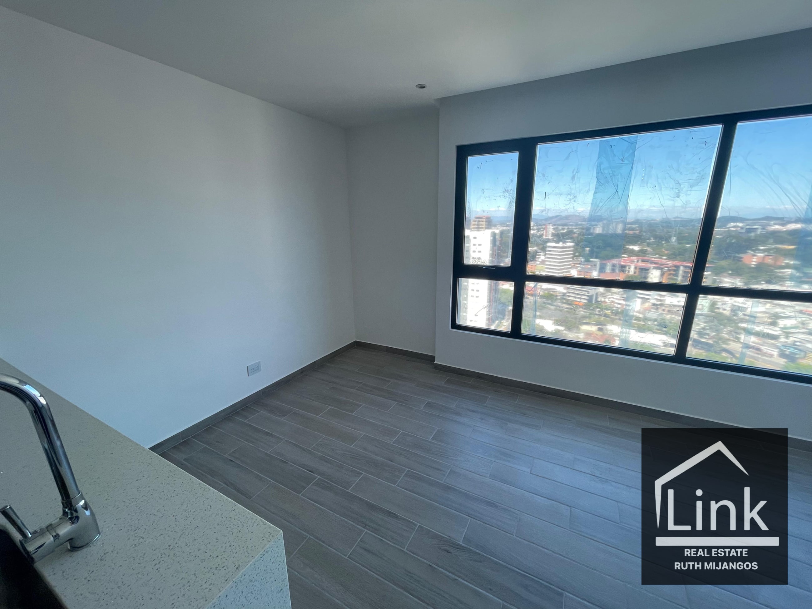 Apartamento en Venta zona 10 PARQUE 10 — Apartamento en Venta en Parque 10, Zona 10, Guatemala, Ciudad — foto 3 de 12