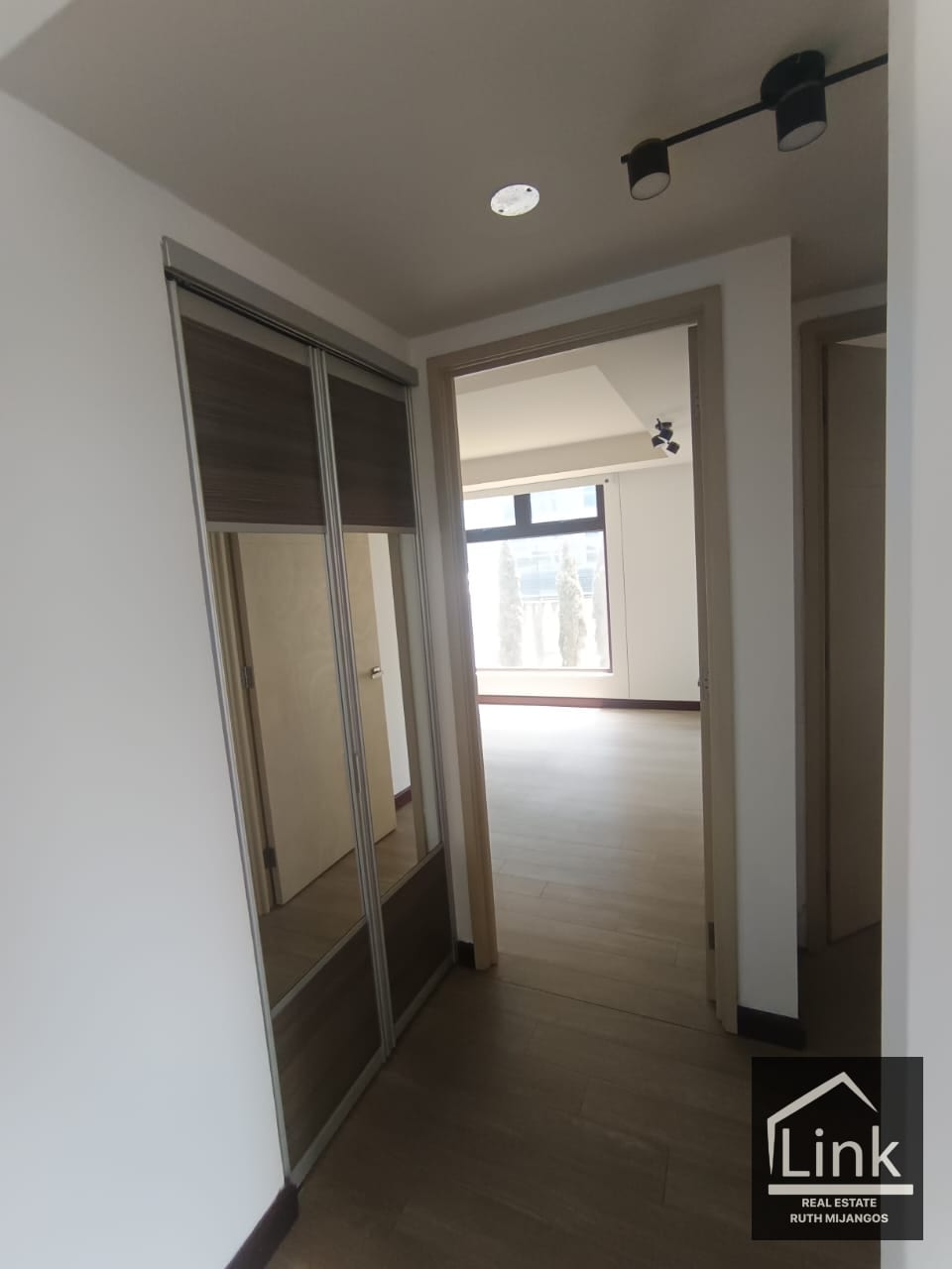 Renta de Apartamento zona 10 EDIFICIO VEINTI4 — Apartamento en Alquiler en Veinti4, Zona 10, Guatemala, Ciudad — foto 5 de 14
