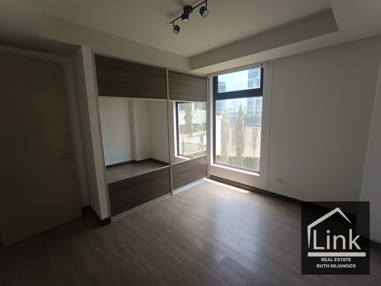Renta de Apartamento zona 10 EDIFICIO VEINTI4 — Apartamento en Alquiler en Veinti4, Zona 10, Guatemala, Ciudad — foto 9 de 14
