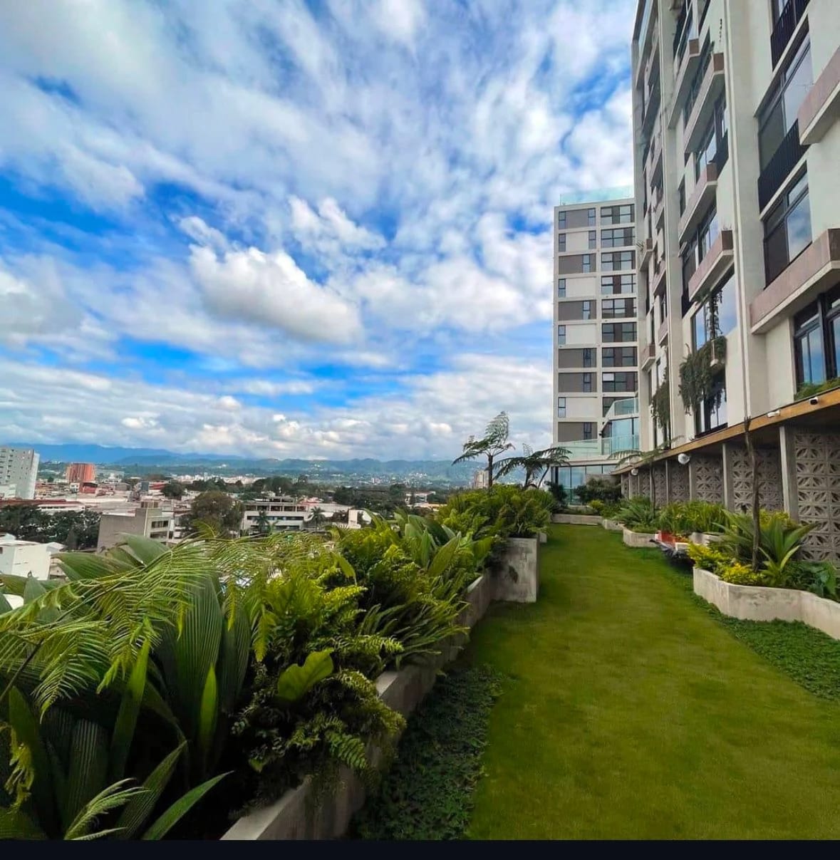 Se Renta Apartamento Amueblado y Equipado en Edificio Granat, Zona 4 — Apartamento en Alquiler en Zona 4, Guatemala, Ciudad — foto 2 de 4