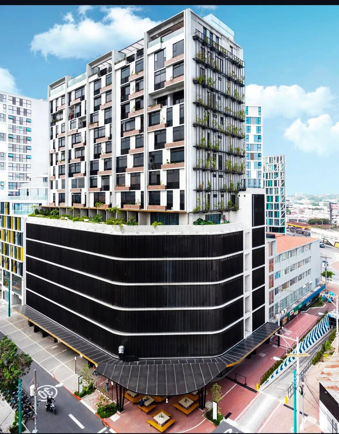Se Renta Apartamento Amueblado y Equipado en Edificio Granat, Zona 4 — Apartamento en Alquiler en Zona 4, Guatemala, Ciudad — foto 1 de 4