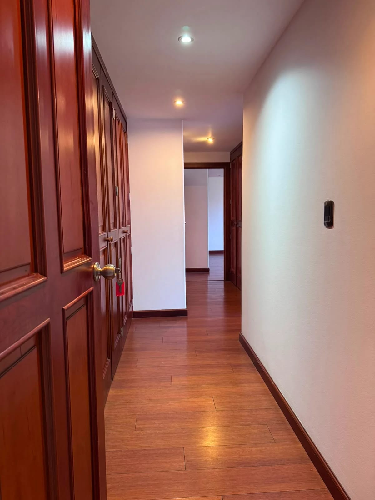 🏙️ APARTAMENTO EN ALQUILER – EDIFICIO MARQUÉS, ZONA 14 — Apartamento en Alquiler en Marqués, Zona 14, Guatemala, Ciudad — foto 6 de 17