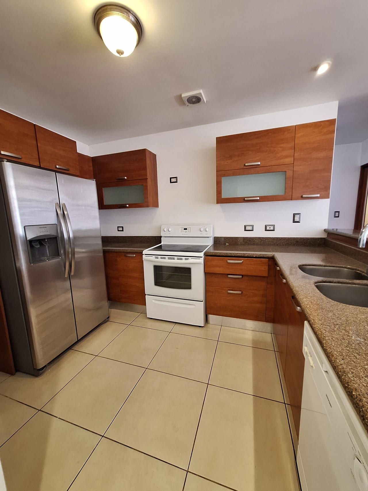 Apartamento en Alquiler Torre Condesa Z 14 — Apartamento en Alquiler en Zona 14, Guatemala, Ciudad — foto 5 de 17