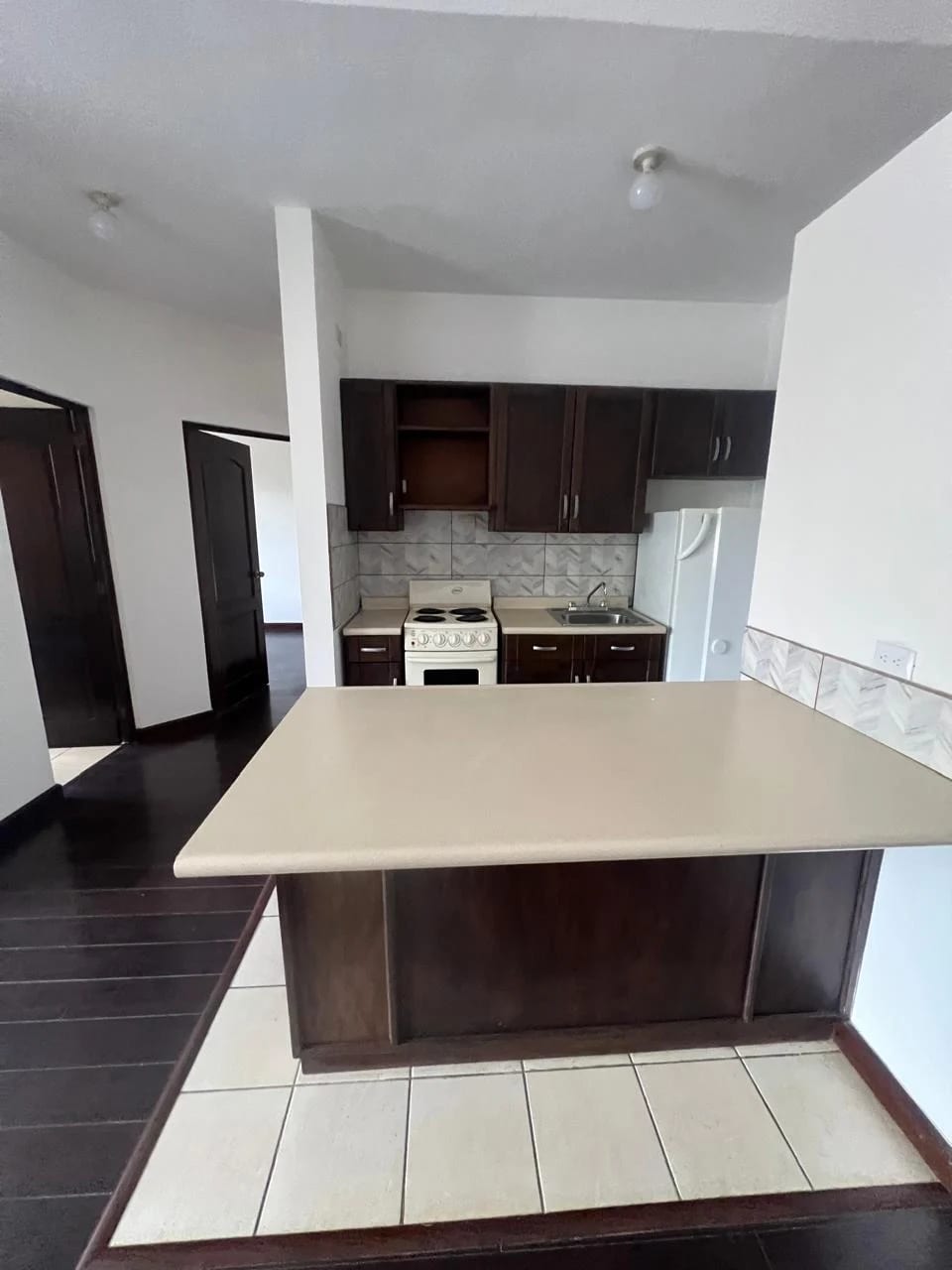 Apartamento Area Tranquila KM 18 Carr a el Salvadoe por Sporta — Apartamento en Alquiler en Villa Tiepolo, Carretera a El Salvador, Guatemala, Ciudad — foto 10 de 12
