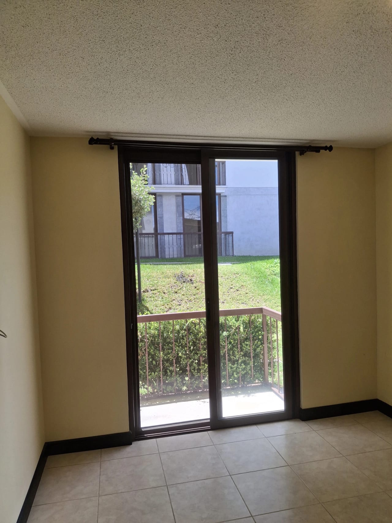 Apto Primer Nivel Pasaje Español KM 16 5 Carr a el Salvador — Apartamento en Alquiler en Pasaje Español, Carretera a El Salvador, Guatemala, Ciudad — foto 3 de 7
