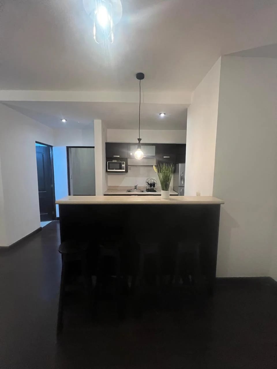 Libdo Apto Rodeado Vegetación KM 17 Carr a Rl Salvador Cerca Sporta — Apartamento en Alquiler en Villa Tiepolo, Carretera a El Salvador, Guatemala, Ciudad — foto 6 de 8