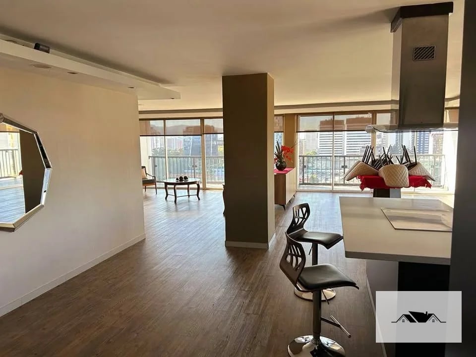 En Renta Apartamento Remodelado Zona 10 Edificio Ciudad Vieja — Apartamento en Alquiler en Ciudad Vieja, Zona 10, Guatemala, Ciudad — foto 4 de 10