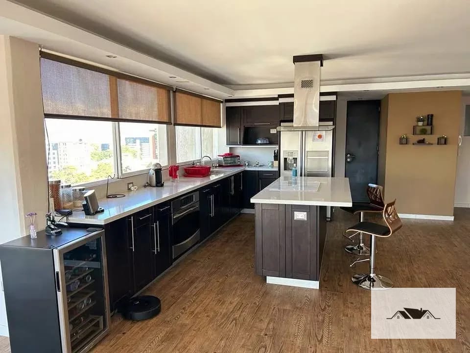 En Renta/Venta Amplio Apartamento Remodelado Zona 10 — Apartamento en Alquiler en Ciudad Vieja, Zona 10, Guatemala, Ciudad — foto 4 de 16