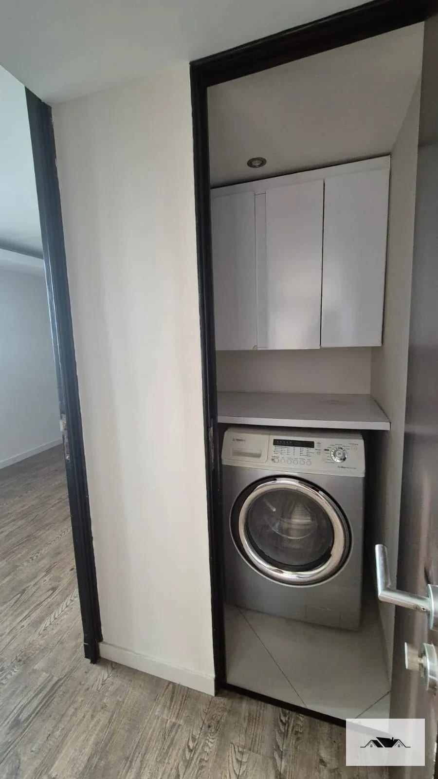 EN VENTA/RENTA AMPLIO APARTAMENTO REMODELADO ZONA 10 — Apartamento en Venta en Ciudad Vieja, Zona 10, Guatemala, Ciudad — foto 8 de 14