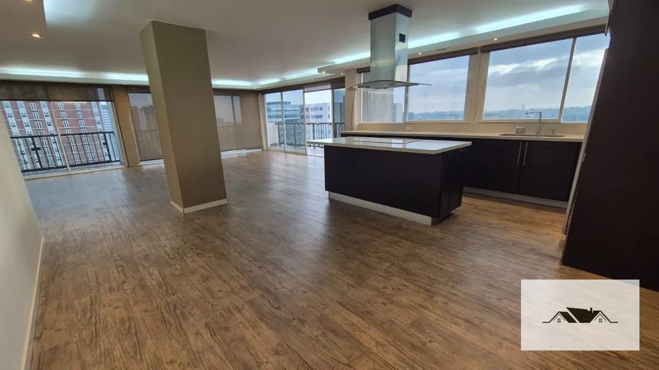 EN VENTA/RENTA AMPLIO APARTAMENTO REMODELADO ZONA 10 — Apartamento en Venta en Ciudad Vieja, Zona 10, Guatemala, Ciudad — foto 9 de 14
