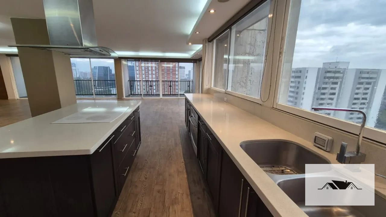EN VENTA/RENTA AMPLIO APARTAMENTO REMODELADO ZONA 10 — Apartamento en Venta en Ciudad Vieja, Zona 10, Guatemala, Ciudad — foto 1 de 14