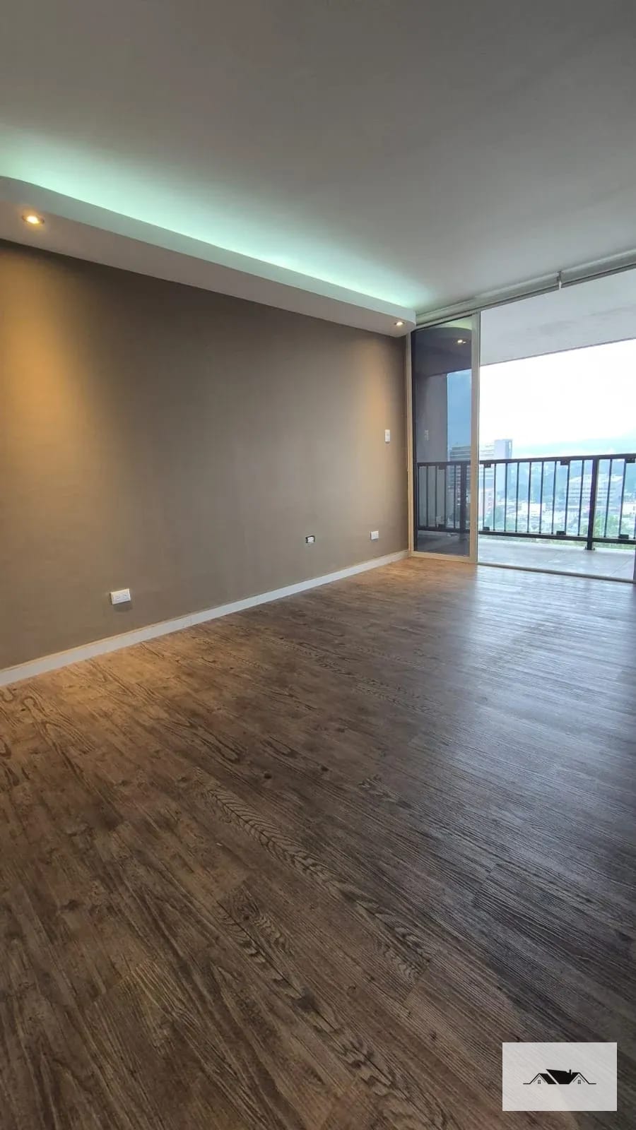 En Renta/Venta Amplio Apartamento Remodelado Zona 10 — Apartamento en Alquiler en Ciudad Vieja, Zona 10, Guatemala, Ciudad — foto 13 de 16