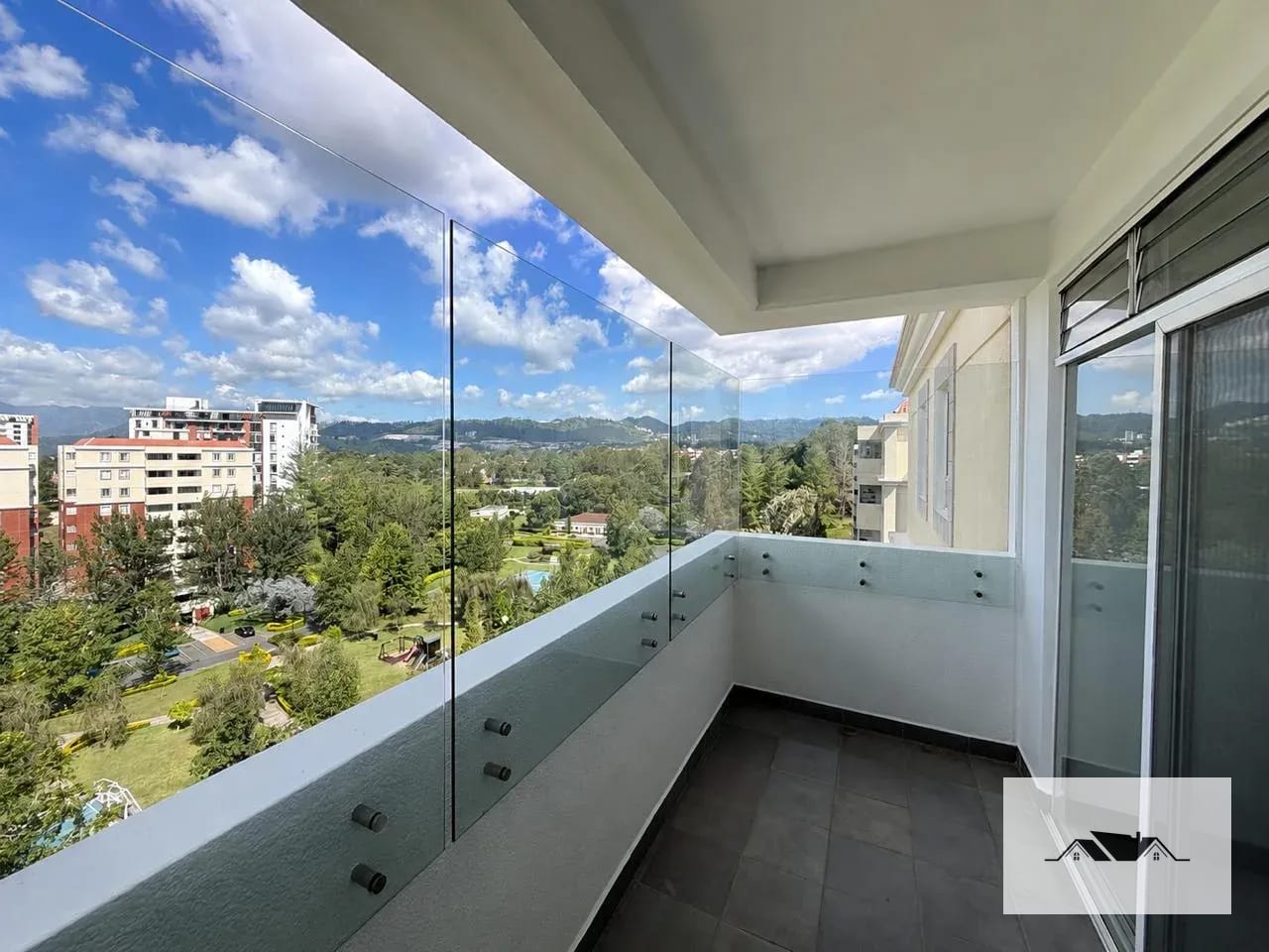 En Renta Apartamento Zona 16 Villas de San Isidro — Apartamento en Alquiler en Villas de San Isidro, Zona 16, Guatemala, Ciudad — foto 1 de 15