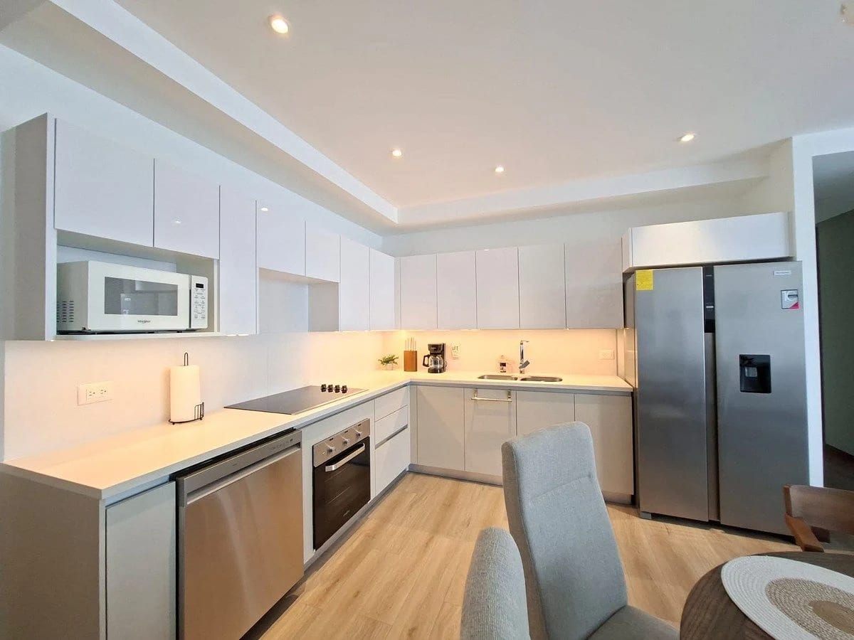 Apartamento Amueblado en Edificio Artis, Zona 13, Equipado - en Alquiler - Image 5