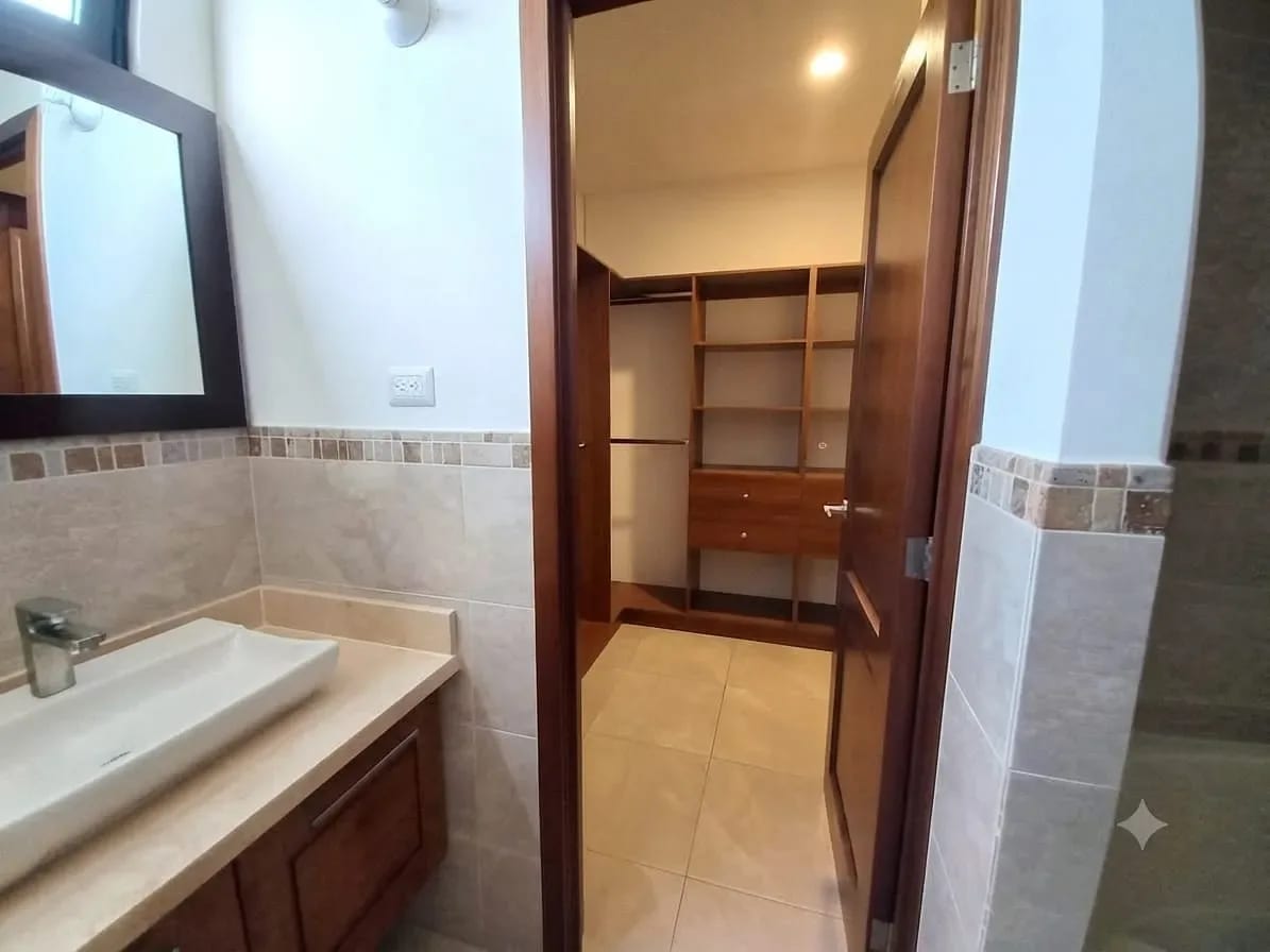 Apartamento de 3 dormitorios en renta en Edificio Meridian, zona 15 — Apartamento en Alquiler en Meridian, Zona 15, Guatemala, Ciudad — foto 10 de 13