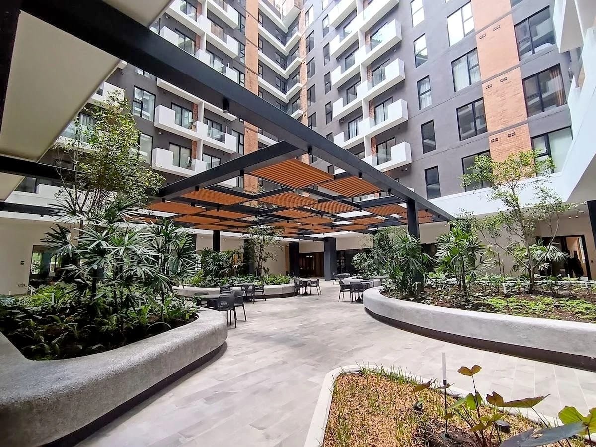 Apartamento en renta en Parque 14, zona 14, con balcón y vista a Plaza — Apartamento en Alquiler en Parque 14, Zona 14, Guatemala, Ciudad — foto 1 de 17