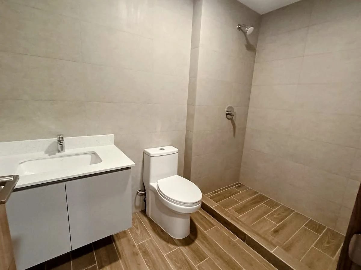 Apartamento en renta en Parque 14, zona 14, con balcón y vista a Plaza — Apartamento en Alquiler en Parque 14, Zona 14, Guatemala, Ciudad — foto 5 de 17