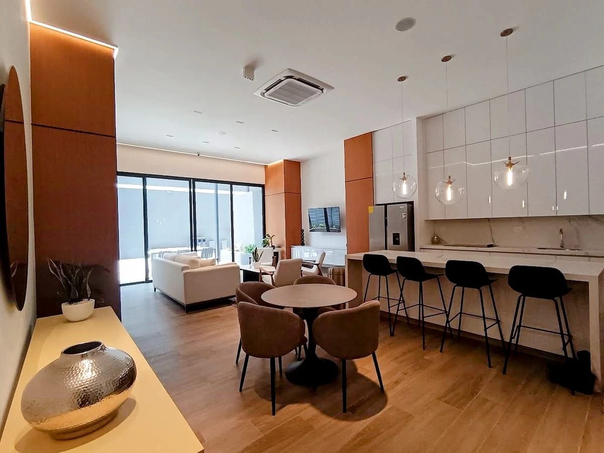 Apartamento en renta en Parque 14, zona 14, con balcón y vista a Plaza — Apartamento en Alquiler en Parque 14, Zona 14, Guatemala, Ciudad — foto 6 de 17