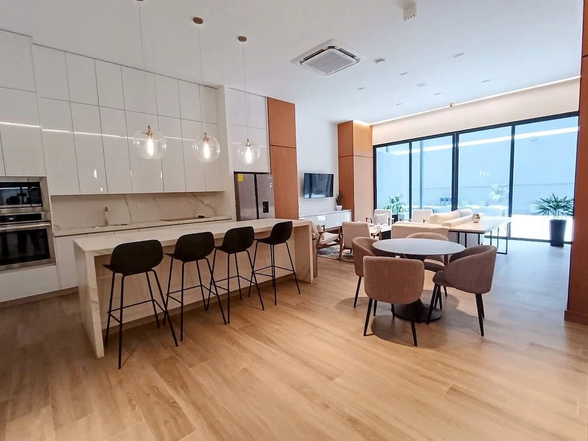 Apartamento en renta en Parque 14, zona 14, con balcón y vista a Plaza — Apartamento en Alquiler en Parque 14, Zona 14, Guatemala, Ciudad — foto 8 de 17