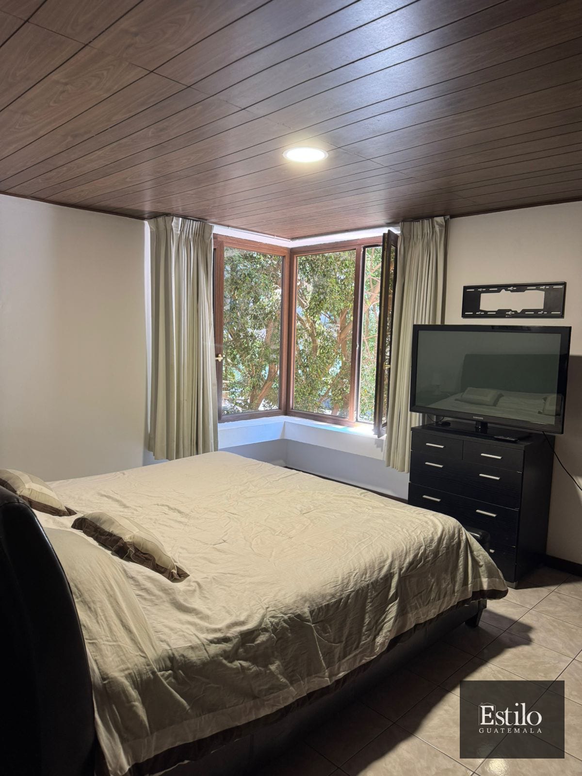 Hermoso Apartamento Con Balcón Z.10 — Apartamento en Alquiler en Zona 10, Guatemala, Ciudad — foto 6 de 9