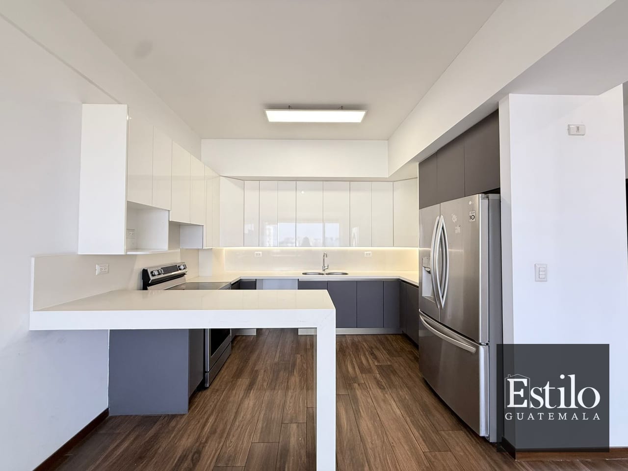 Precioso Apartamento Con Dorm De Servicio Z.10 — Apartamento en Venta en Casa Acueducto, Zona 10, Guatemala, Ciudad — foto 14 de 17