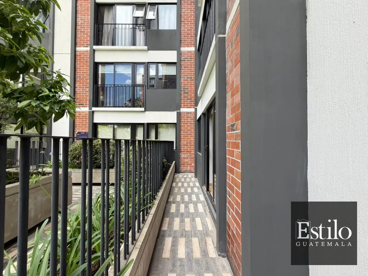 Precioso Apartamento Con Salida Al Jardín Z.9 — Apartamento en Venta en Cendana, Zona 9, Guatemala, Ciudad — foto 2 de 13