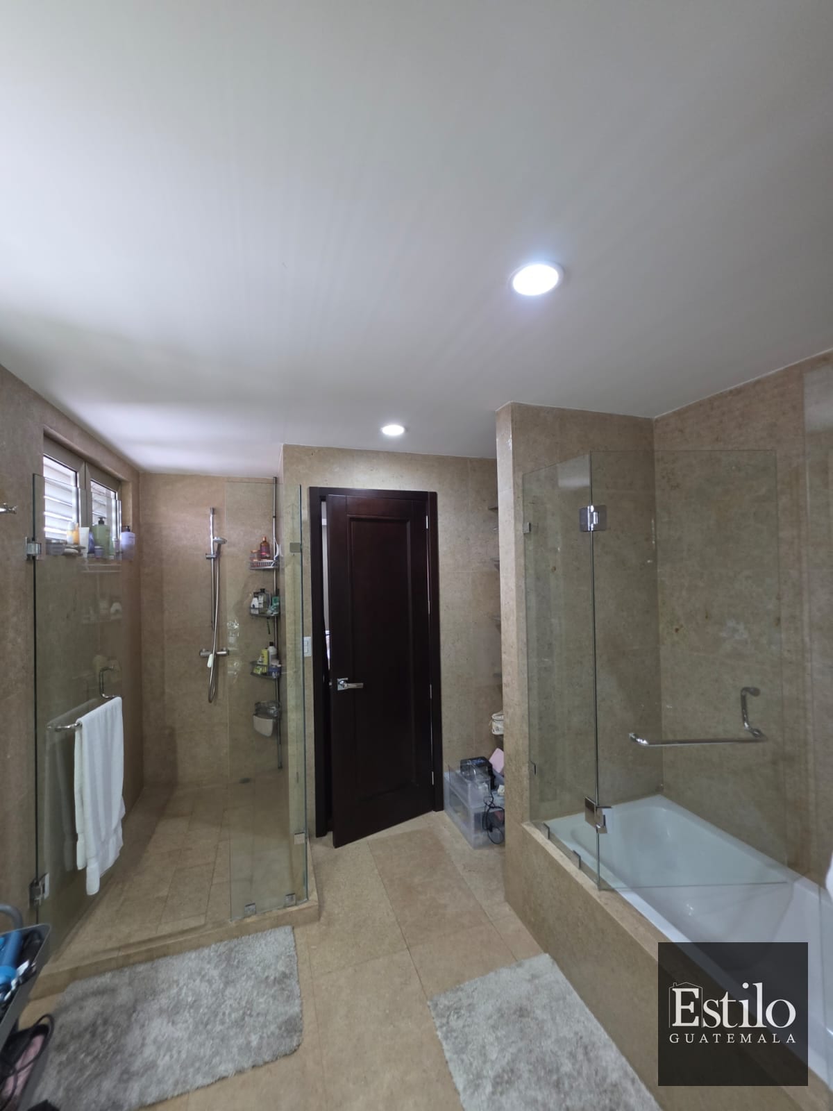 Precioso Apartamento Con Balcón — Apartamento en Alquiler en Santa Sofía, Zona 10, Guatemala, Ciudad — foto 11 de 13