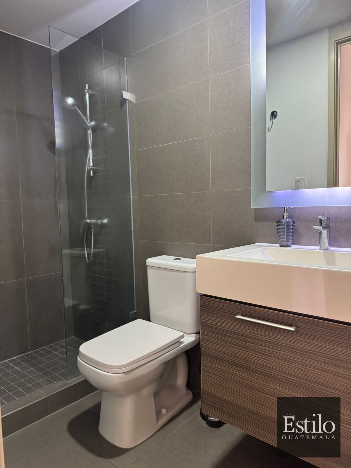 Precioso Apartamento Amueblado Z.10 — Apartamento en Alquiler en Zona 10, Guatemala, Ciudad — foto 8 de 9
