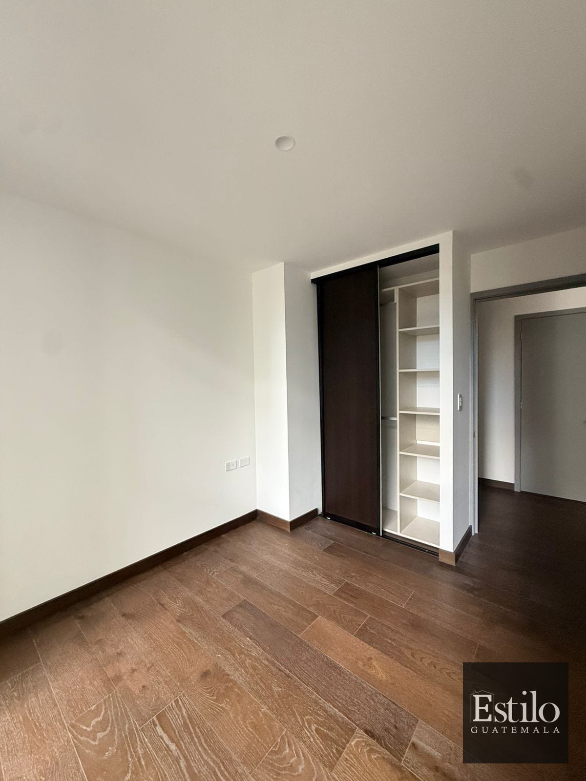 Precioso Apartamento en Alquiler Z.10 — Apartamento en Alquiler en Atarah, Zona 10, Guatemala, Ciudad — foto 6 de 11