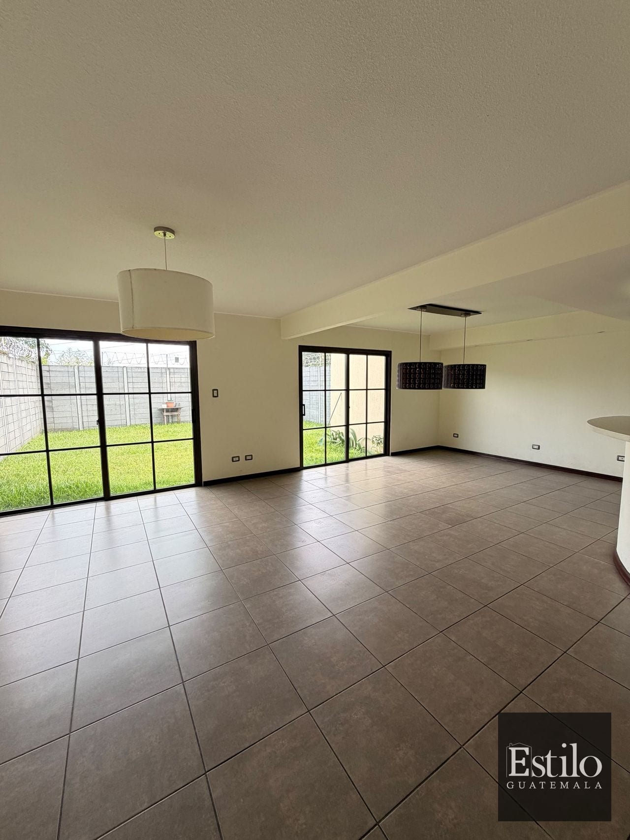 Preciosa Casa En Venta Z.16 — Apartamento en Venta en Zona 16, Guatemala, Ciudad — foto 4 de 17