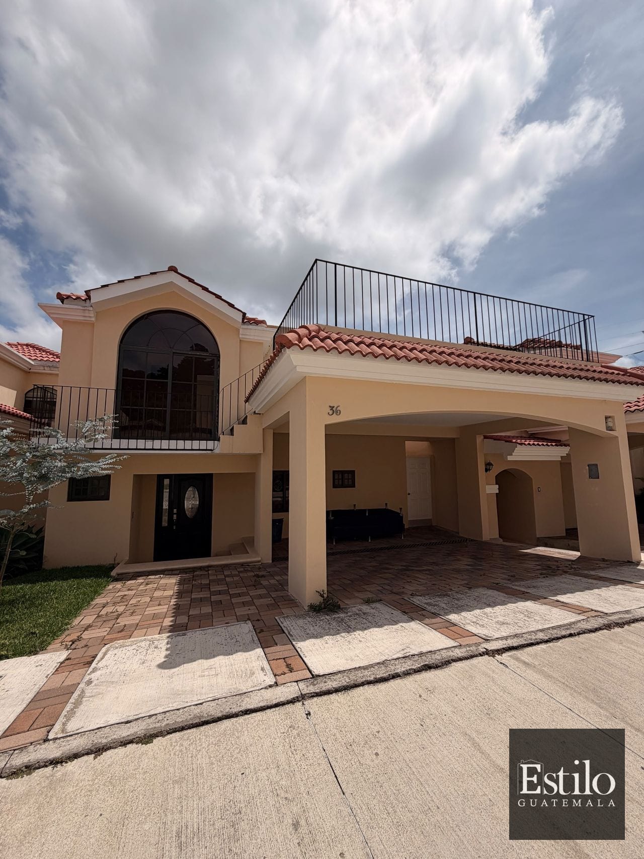 Preciosa Casa En Venta Z.16 — Apartamento en Venta en Zona 16, Guatemala, Ciudad — foto 1 de 17