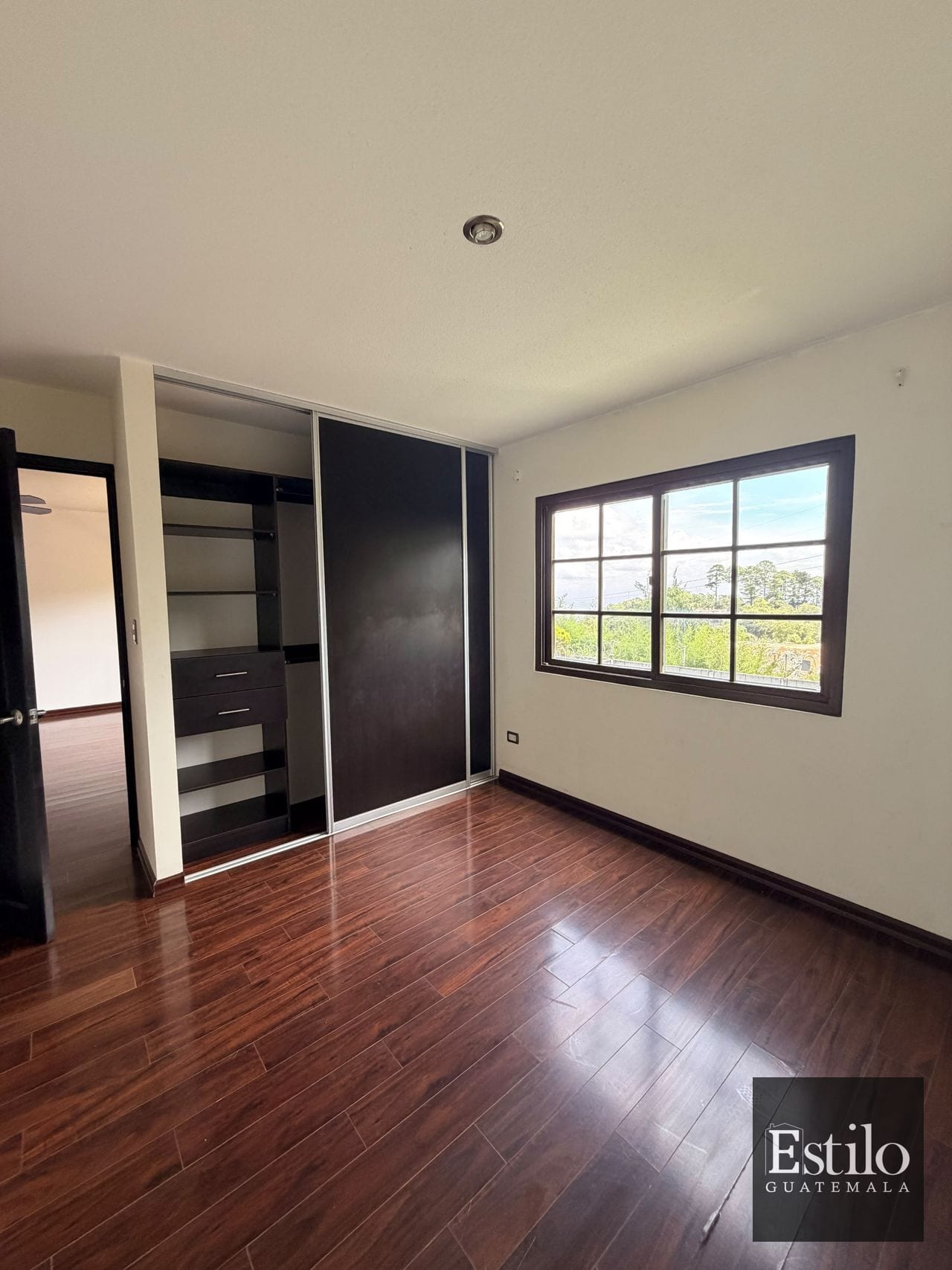 Preciosa Casa En Venta Z.16 — Apartamento en Venta en Zona 16, Guatemala, Ciudad — foto 12 de 17