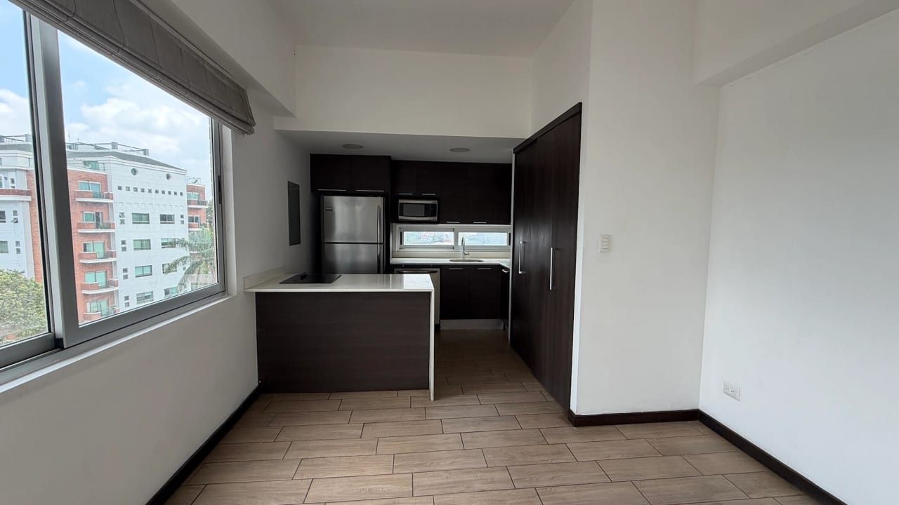 VENTA DE AMPLIO APARTAMENTO EN ZONA 10 EDIFICIO FERRARA - Image 4