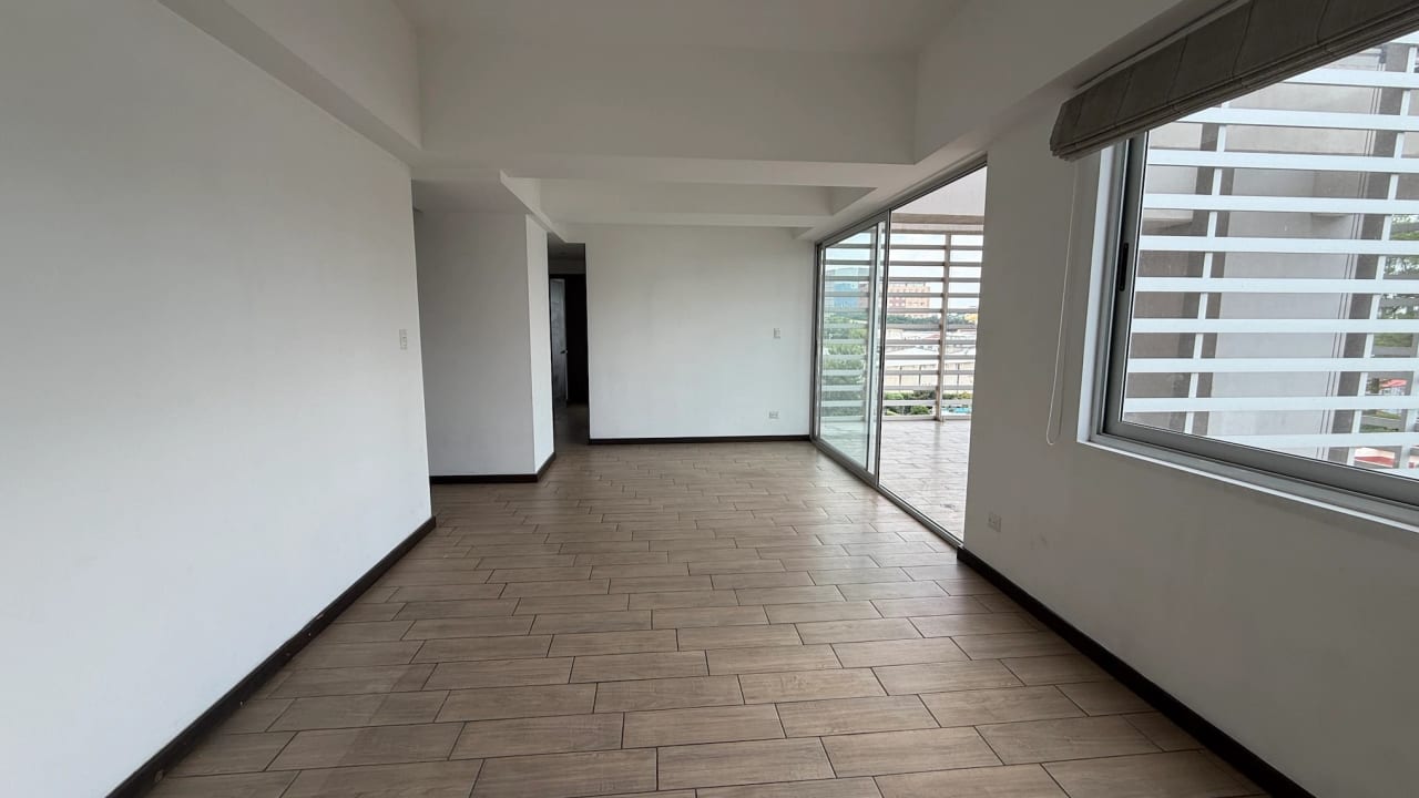 VENTA DE AMPLIO APARTAMENTO EN ZONA 10 EDIFICIO FERRARA - Image 3