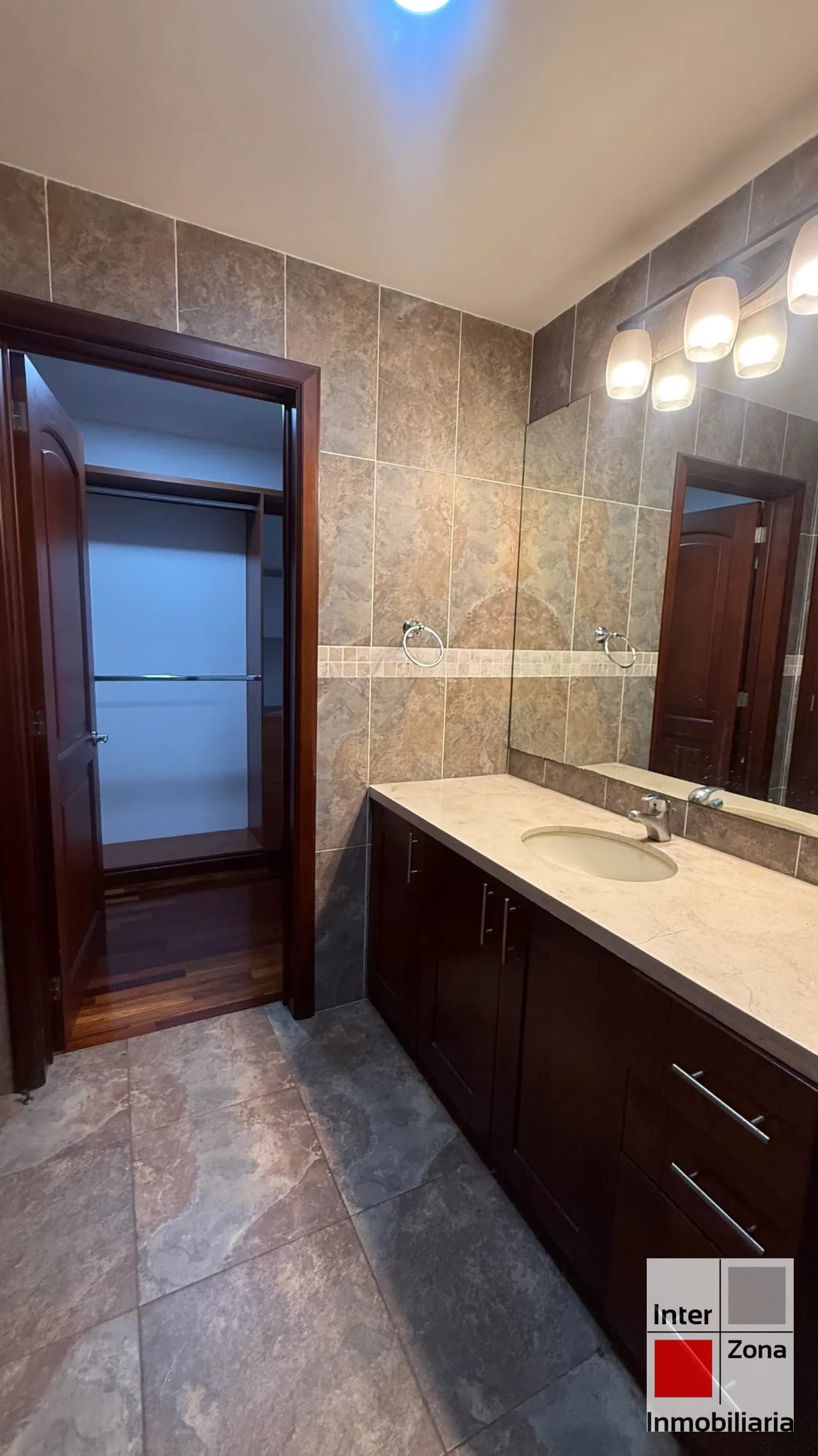 Apartamento en renta con habitación de servicio. Cayalá, Zona 16 — Apartamento en Alquiler en Encinos de Cayala, Zona 16, Guatemala, Ciudad — foto 7 de 12