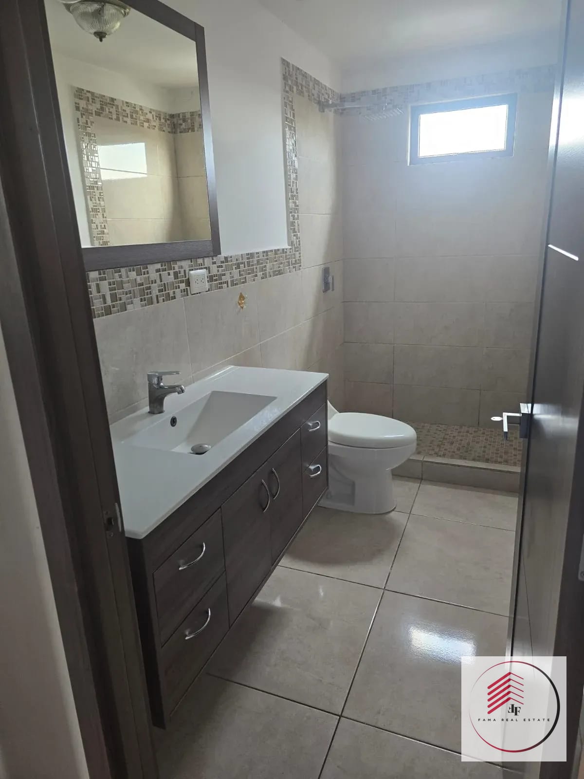 Renta de Hermoso Apartamento en Edificio Di Fiori Zona 7 Mateo Flores — Apartamento en Alquiler en Di Fiori, Zona 7, Guatemala, Ciudad — foto 16 de 17