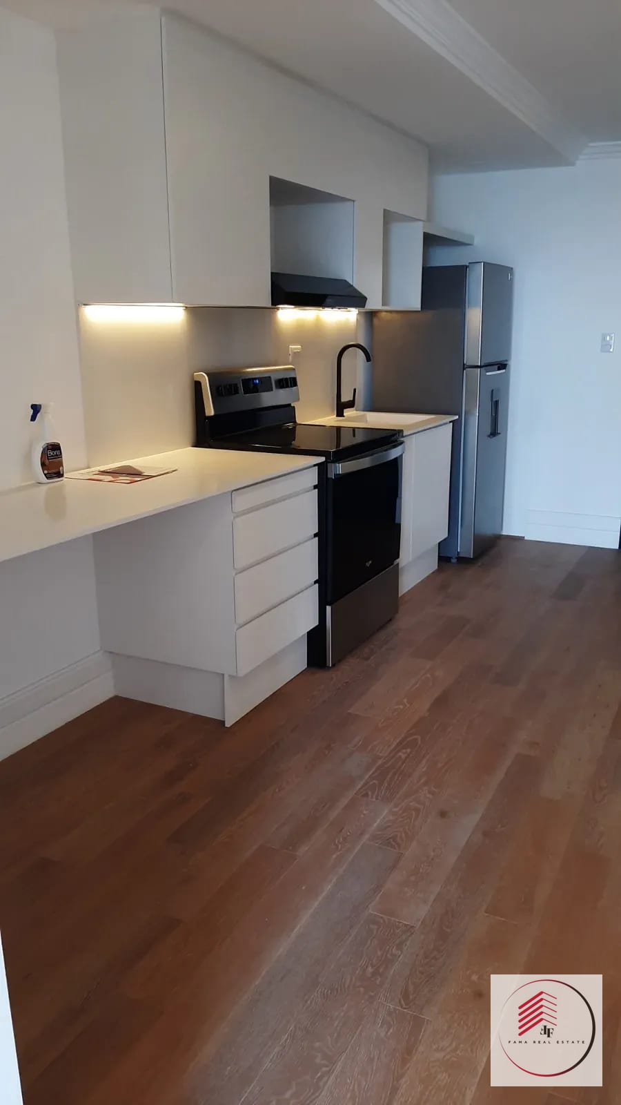 VENTA Apartamento de Céntrico zona 5 a 4 cuadras de Guardia de Honor — Apartamento en Venta en Céntrico, Zona 5, Guatemala, Ciudad — foto 1 de 9