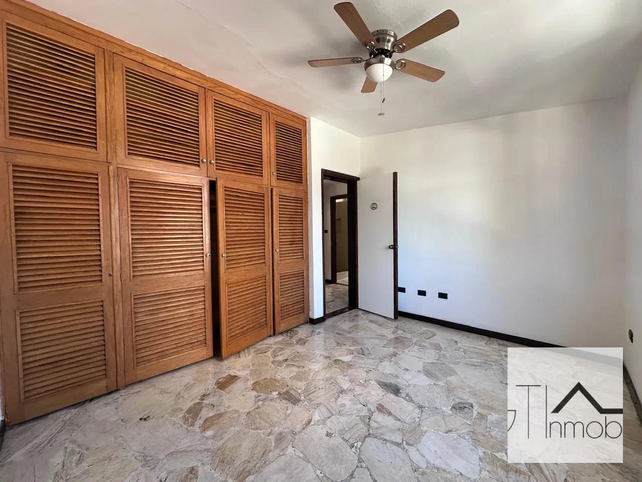 Apartamento de dos niveles — Apartamento en Venta en Ciudad Vieja, Zona 10, Guatemala, Ciudad — foto 9 de 17