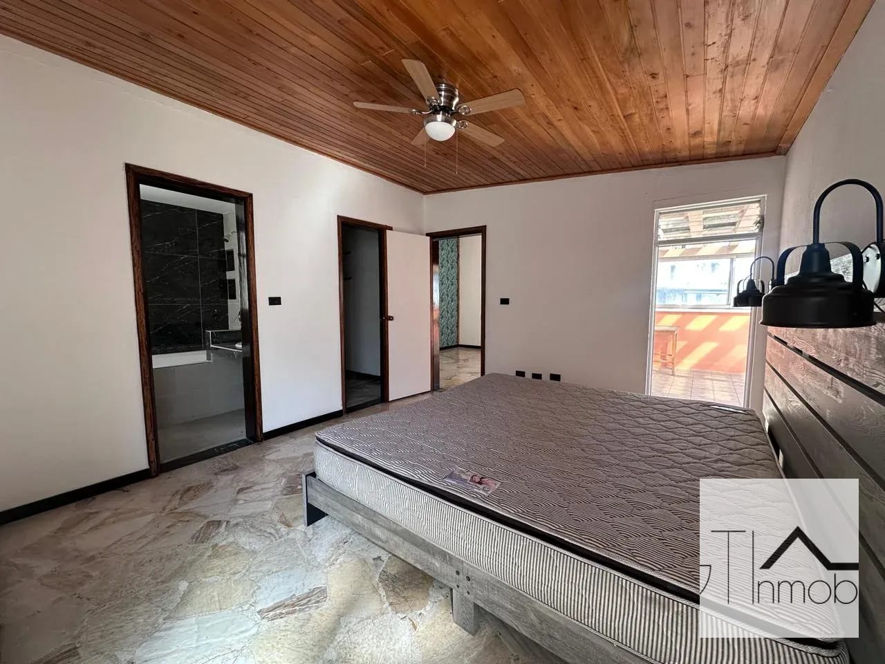Apartamento de dos niveles — Apartamento en Venta en Ciudad Vieja, Zona 10, Guatemala, Ciudad — foto 15 de 17