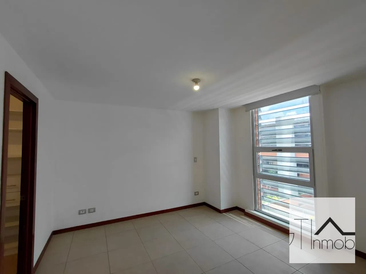 Amplio apartamento en venta, área de hospitales — Apartamento en Venta en Ciudad Vieja, Zona 10, Guatemala, Ciudad — foto 6 de 17
