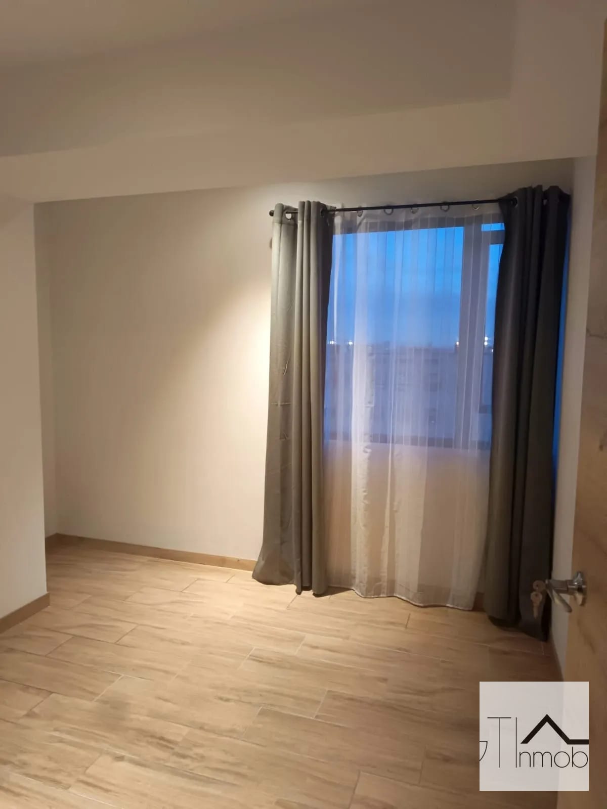 lindo apartamento zona 9, frente el Parque de la Industria — Apartamento en Alquiler en Cendana, Zona 9, Guatemala, Ciudad — foto 2 de 17